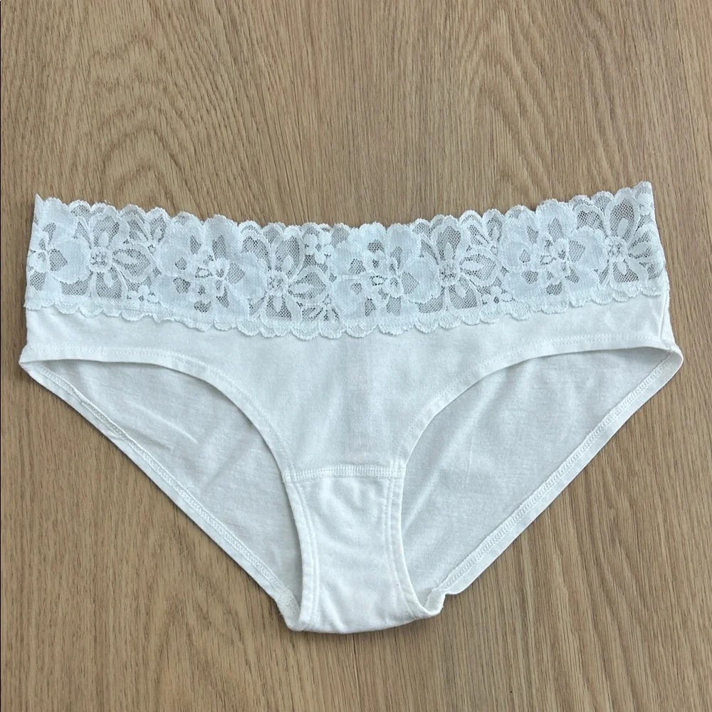 Victoria’s Secret Hiphugger Panty L
